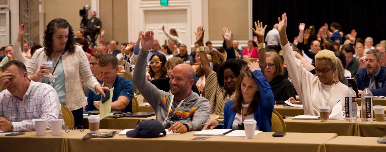 HTM members raising hands at a workshop
